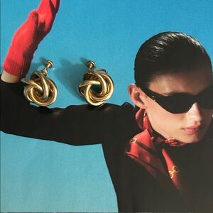 Chic H.G  Gold  Filed 1/20 12 kt Gold Knot Earrings 7,29 gram vintage sign